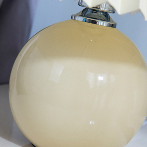 Pleated Lampshade Lamp